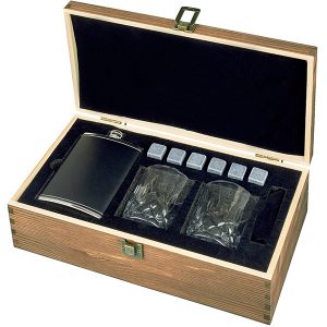 מארז מתנה וויסקי הכולל פלאסק + 2 כוסות ואבני קרח בקופסת עץ מהודרת